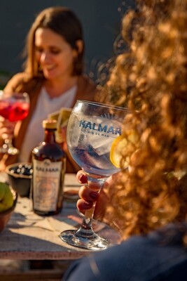 Combo Gin Kalmar Yerba Mate + 2 Copones Gin Kalmar - Medalla de Plata ISC 2022 - Medalla de Oro en NYISC